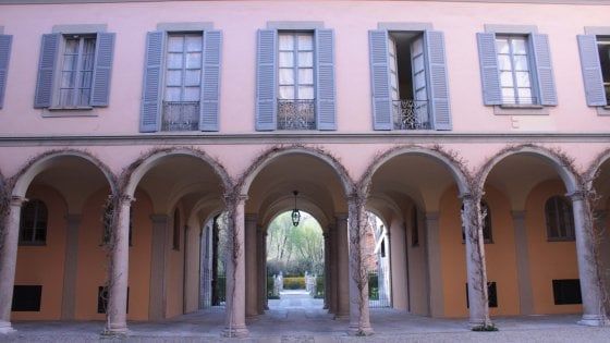 ''Cortili aperti'' a Milano, nelle dimore storiche anche le auto d'epoca rese celebri dal cinema