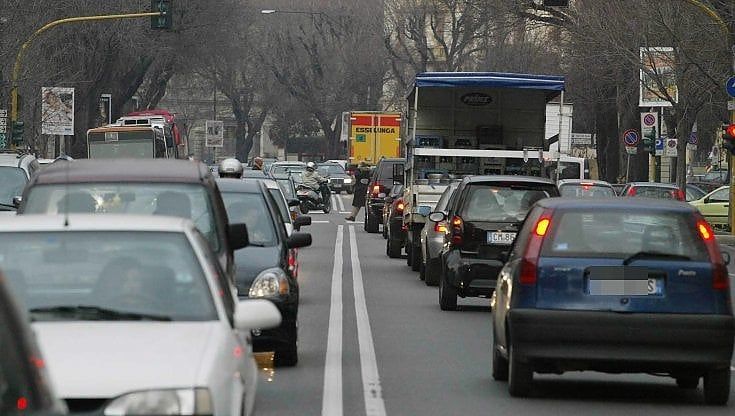 Diesel Euro 5, divieti dal 1 giugno. "Ma solo se i dati sullo smog non migliorano"