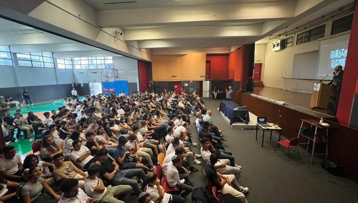 "La prima volta si fa per amore". L'alleanza Sinistra-Verdi lancia la campagna per i diciottenni al voto