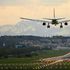 Biglietto in business, posto in economy: quali sono i diritti in aereo in caso di declassamento