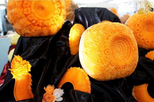 L'arte di intagliare la zucca: il pasticciere è un campione