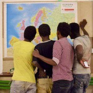 Licei genovesi schierati contro il razzismo , corsa per aderire a “Genovasolidale” 