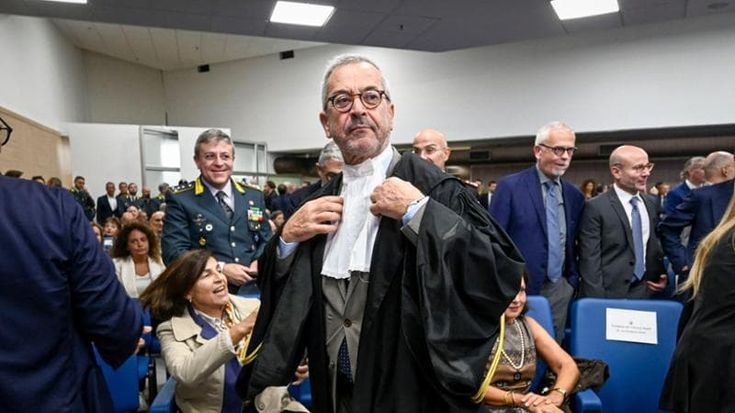 Napoli, sciopero dei magistrati. Il pg Policastro aderisce: “A rischio i diritti di tutti”