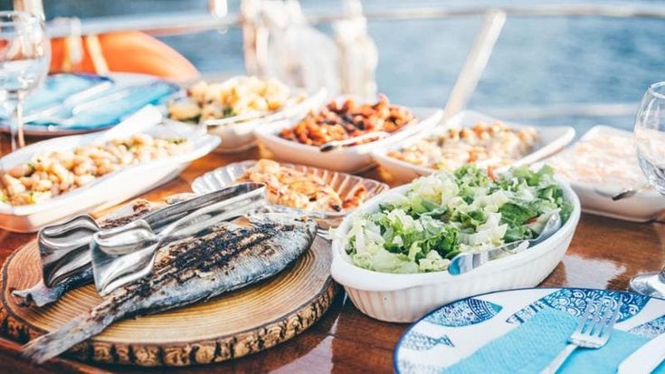 Vacanze estive: tra cucina locale e sostenibilità, gli italiani vogliono mangiare bene