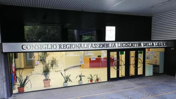 Pro Vita in consultori e ospedali, le opposizioni in Liguria chiedono di non applicare il decreto