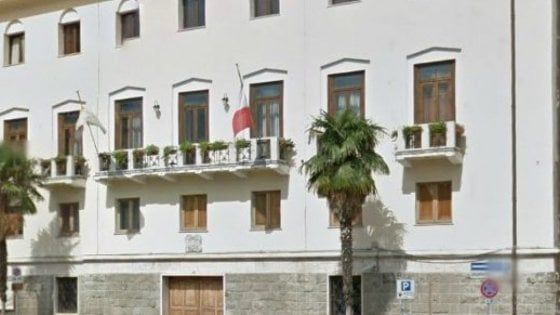 Sms hot ai parrocchiani, il prete si difende con una lettera ai fedeli