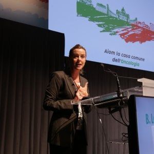 Lorenzin al Congresso Aiom: Città 'cancer free' e tassa sulle sigarette per fermare il cancro