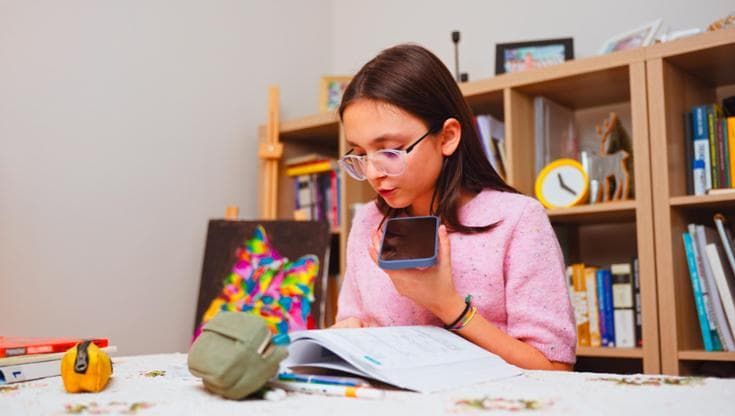 OpenAI lancia ChatGpt per gli adolescenti: stima dell’età, più filtri e avvisi ai genitori