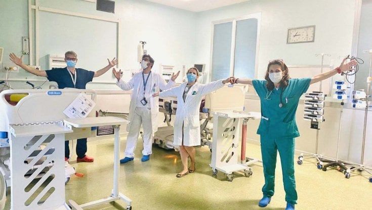  Chiude l’ultima terapia intensiva del San Carlo, l'annuncio sui social: "Finalmente siamo Covid free"