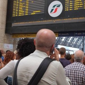 Treno bloccato per un guasto<br />disagi sulle linee per il Sud