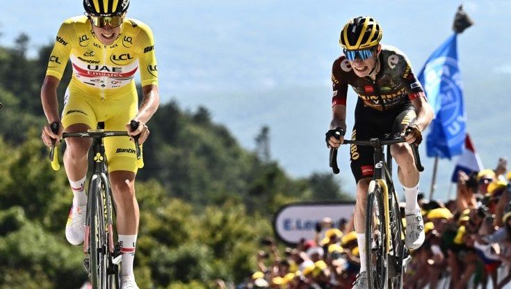 Tour, Pogacar vince anche la settima tappa: Vingegaard attacca e viene beffato in extremis