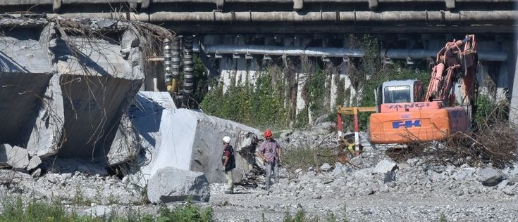 Ponte Morandi, il sopralluogo del procuratore Cozzi: "Sono commosso"