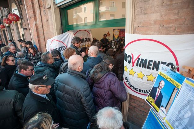 Bologna, il M5s apre lo sportello Sos anti-Equitalia