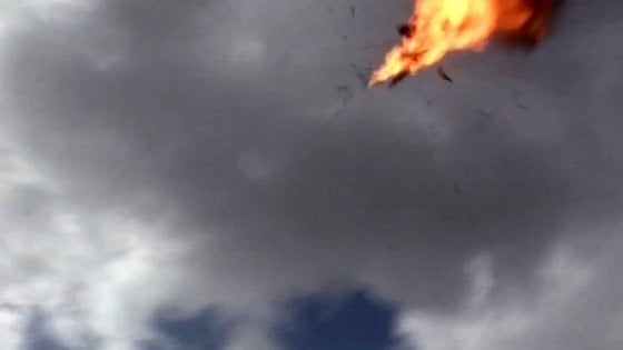 Yemen, attacco Houthi con i droni alla parata militare: diverse vittime