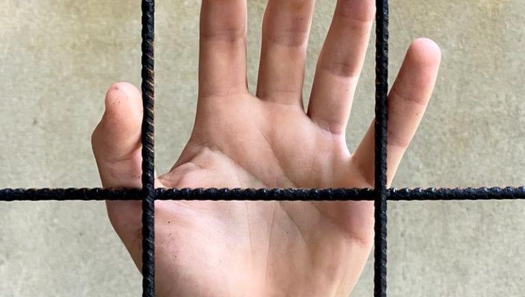 Firenze, otto gabbie in piazza per protestare contro il sovraffollamento in carcere