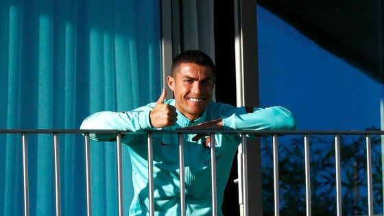 Cristiano Ronaldo positivo al coronavirus: "È asintomatico e già in isolamento"