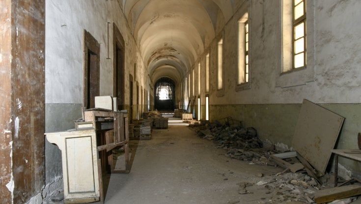 Napoli, l'Albergo dei poveri è un labirinto sconosciuto: degrado e abbandono in attesa del Pnrr