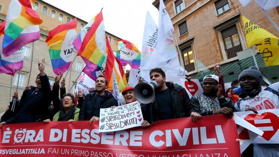 Unioni civili, il ddl supera il primo voto: il Senato respinge richiesta di non passaggio articoli  / Liveblog