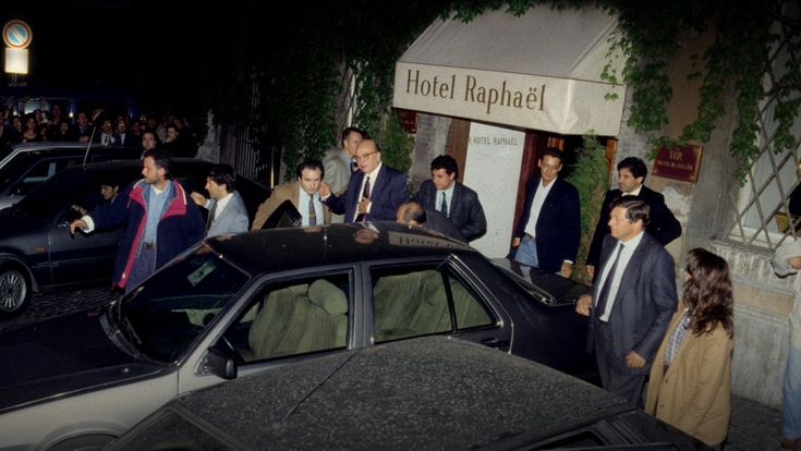 Quella notte al Raphaël: la rivolta contro Craxi e la fine della partitocrazia
