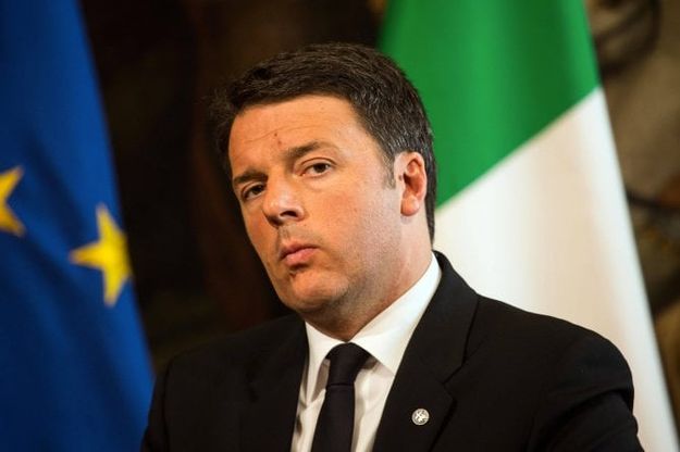 E Renzi riceve la Merkel con la spilla Alfa Romeo sulla giacca