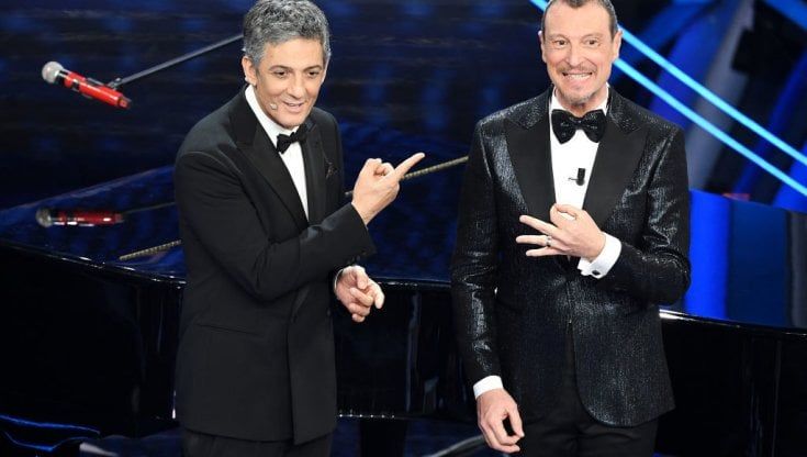 Sanremo 2022 Fiorello è arrivato accolto da Amadeus. E incontra Checco Zalone