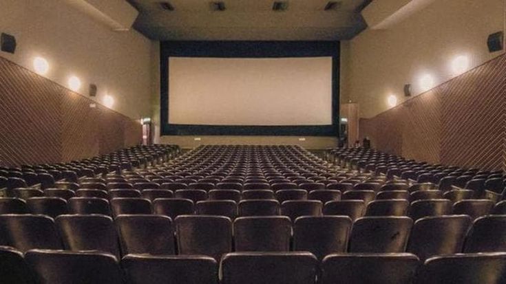 La fabbrica di Cinecittà affonda nei debiti. E scattano le verifiche