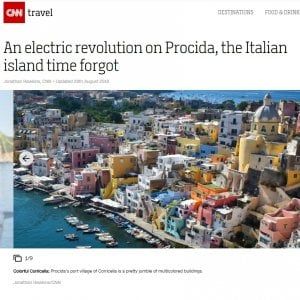  La Cnn esalta Procida: "Sull'isola senza tempo la rivoluzione delle bici elettriche"