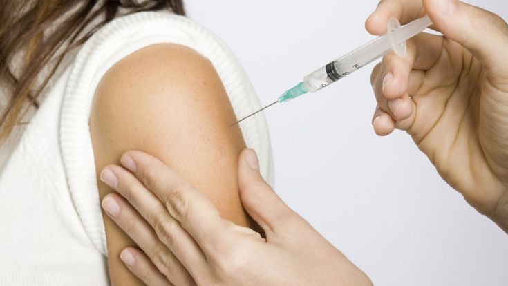 Coronavirus, l'oncologo Cinieri: "Fondamentale vaccinarsi contro l’influenza in autunno"