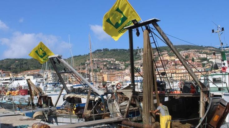 La protesta dei pescatori a Porto Santo Stefano