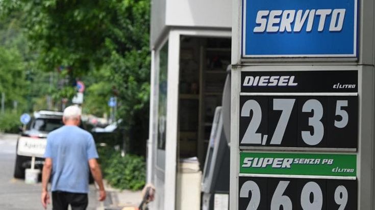 Accise, cercasi fondi: servono 140 milioni ma i primi sconti saranno solo sul gasolio. Oggi il Cdm