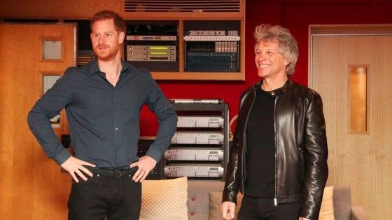 Gb, Harry canta con Bon Jovi ad Abbey Road. Senza titolo reale è battaglia di follower con William su Instagram