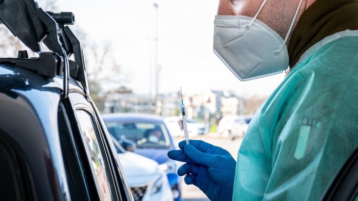 “Chiamati in ritardo”. Solo trenta vaccinazioni anti-Covid nell’hub di Milano