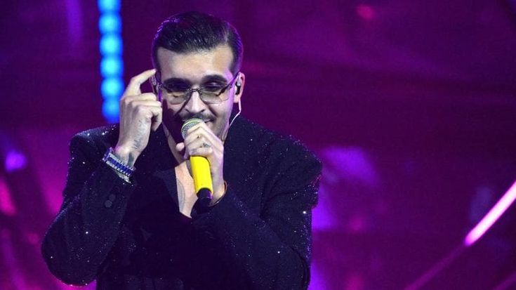 ‘Ore piccole’ a Sanremo, l’autofiction di Geolier che fa le pizze ed Emma che saluta i fan dal balcone
