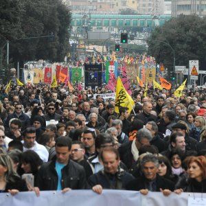 Don Ciotti: "Nelle piazze il grido di un Paese schiacciato ma deciso a scegliere la legalità"