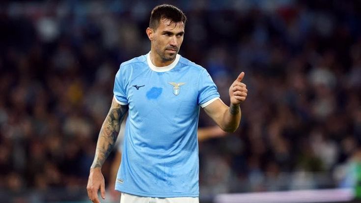 Sarri si tiene Romagnoli, Lotito lo vuole fuori rosa. E Vecino va al Celta Vigo