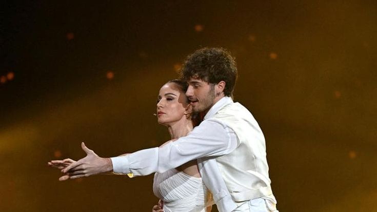 Ballando con le stelle, Andrea Delogu in testa alla classifica. E Paolo Belli al ballottaggio