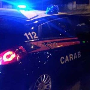 Agguato in strada nel Barese, feriti gravemente un passante e un pregiudicato