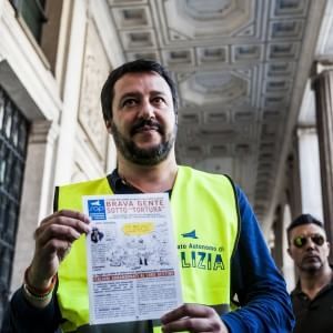 Salvini: "No al reato di tortura, polizia deve fare il suo lavoro"