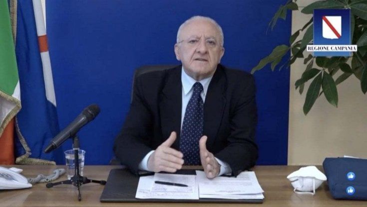 Covid Campania, De Luca: "Siamo in guerra ma mancano vaccini". E su Astrazeneca: "Niente psicosi"