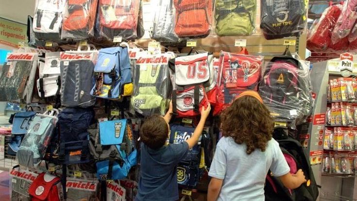 Scuola, per risparmiare su zaini e quaderni conviene il supermercato. I bonus regione per regione