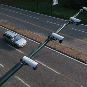 Torino, il primo giorno dei semafori con telecamera: seicento multe