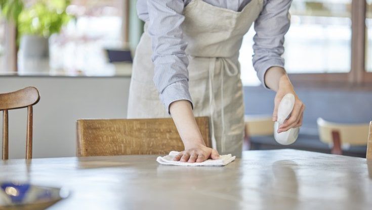 Tra badanti e colf, cresce il numero di giovani italiani impiegati nel lavoro domestico