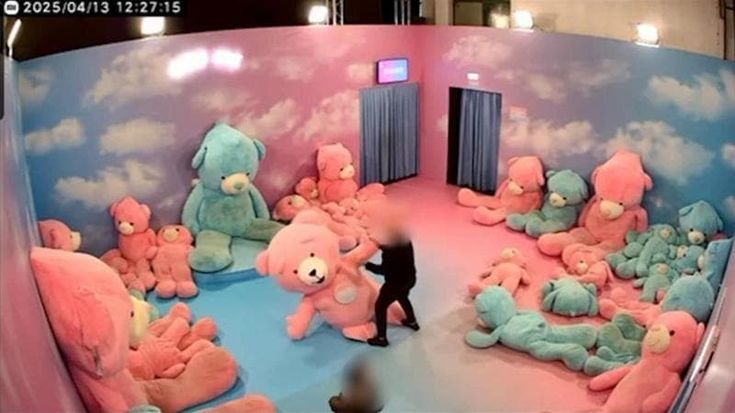 Mostra Art of play, la vittima: “Altri figuranti aggrediti dai visitatori”