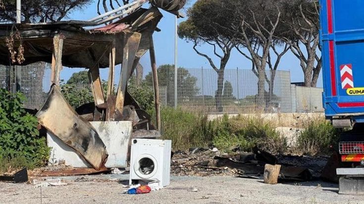 Castel Romano, i vigili salvano un poliziotto brasiliano: cercava i bagagli rubati al campo rom