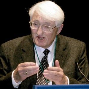 J&uuml;rgen Habermas: "Una partita a poker per i posti di potere ma cos&igrave; l'Europa sar&agrave; colpita al cuore"