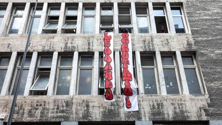 Occupato il liceo Leonardo da Vinci: “Ci vietano volantini e assemblee su violenza e migranti”