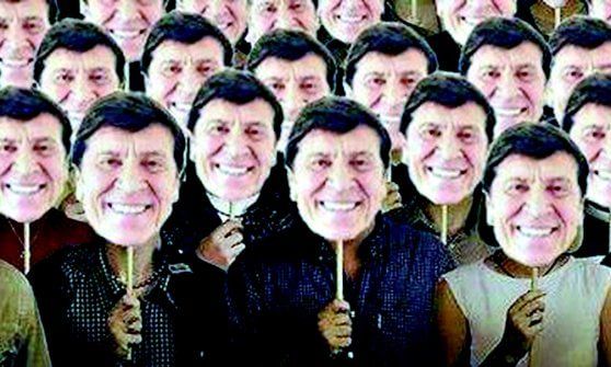 "Essere Gianni Morandi", mille maschere per sentirsi un mito 
