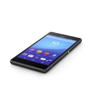 Sony raccoglie la sfida della fascia media con uno smartphone impermeabile