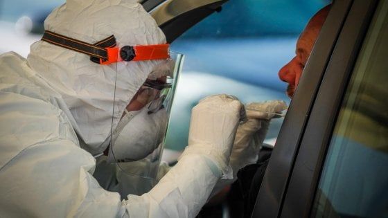 Coronavirus,  i malati aumentano di 2.477 unità, in percentuale è il dato più basso da un mese. Ancora 760 decessi
