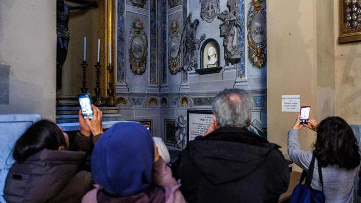 Svolta della Santa sede: via da quell’affresco il volto di Meloni